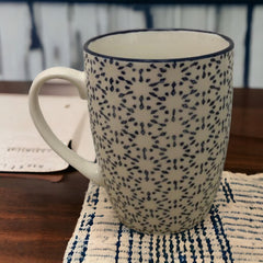 Taza de porcelana color blanco con azul 380ml