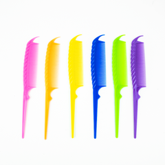 Paquete de 12 peines surtidos Saloplast para el Cabello