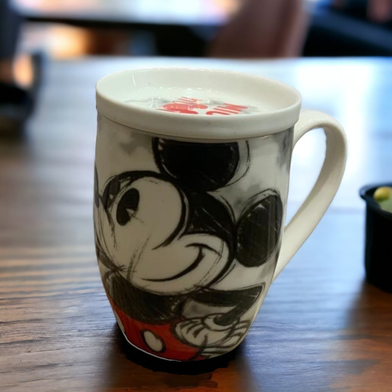 Taza de Porcelana Mickey Mouse con tapa 385ml.